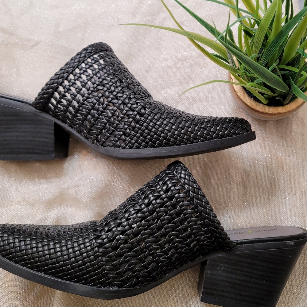 Mesh Black Mules With Pointy Toe - image 4